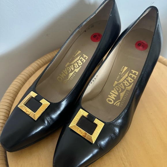 Vintage Salvatore Ferragamo Black Leather Heels Size 6.5 - Picture 2 of 7